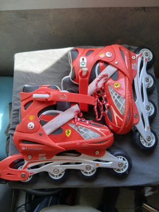 Patines en línea Ferrari con protecciones