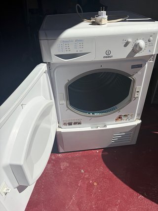Secadora Indesit IDC85