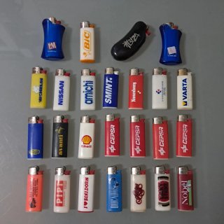 Lote 25 accendini Bic piccoli