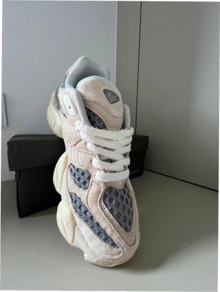 Zapatillas New Balance 9060 Beige/Gris Talla 42