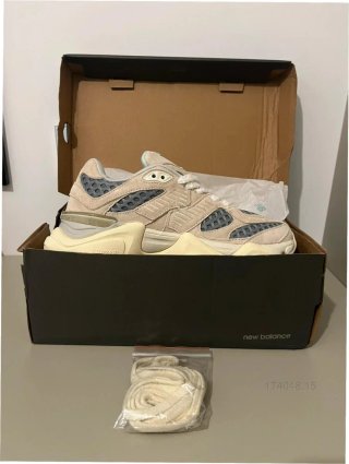 Zapatillas New Balance 9060 Beige/Gris Talla 42