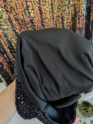Vestido curto de festa com lantejoulas iridescente