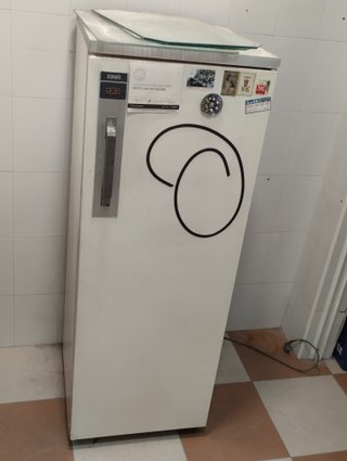 Lavadora, 2 neveras y arcón congelador