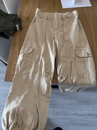 Pantalón cargo beige