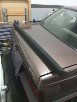 Kit alerón y taloneras Opel Ascona C