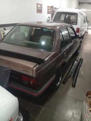Kit alerón y taloneras Opel Ascona C