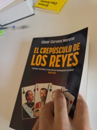El crepúsculo de los reyes: Locuras, secretos y...
