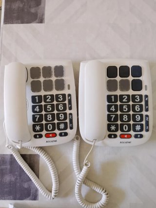 2 Teléfonos Alcatel Blancos Mesa Personas Mayores