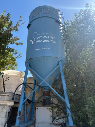 Silo de cereales metálico