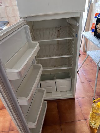 Nevera Indesit 60€