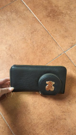 Cartera Tous Negra con Monedero Dorado