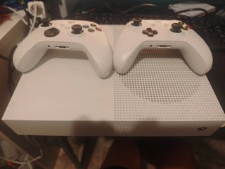 Xbox Series S All Digital + 2 Mandos
