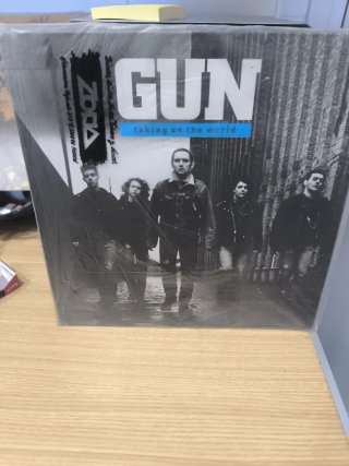 Vinilo Gun - Taking On The World (1989)
