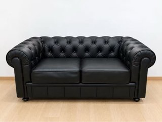Sofá Chester Nero in Pelle