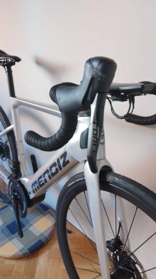 Bicicleta carretera eléctrica Mendiz EF21