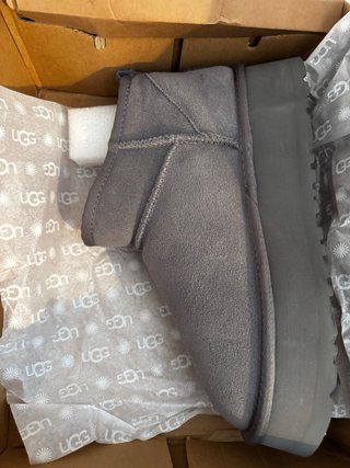 Botas UGG grises con plataforma