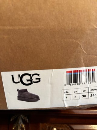 Botas UGG grises con plataforma