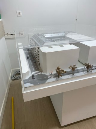 Maqueta Arquitectónica con Expositor Acristalado