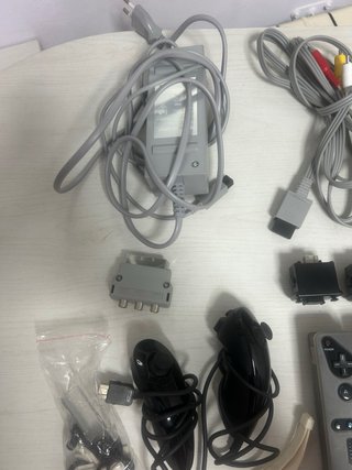 Consola Nintendo Wii Negra y Blanca