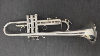 Trompeta profesional Conn 52B STP plateada