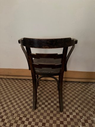 Silla antigua de madera estilo vintage