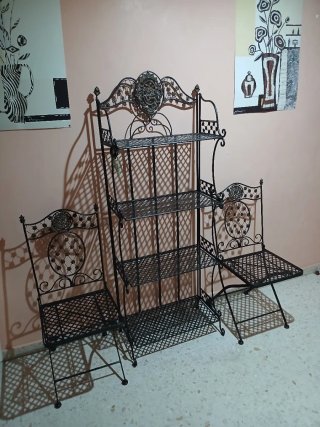 Estantería y 2 sillas. Ideal para recibidor.