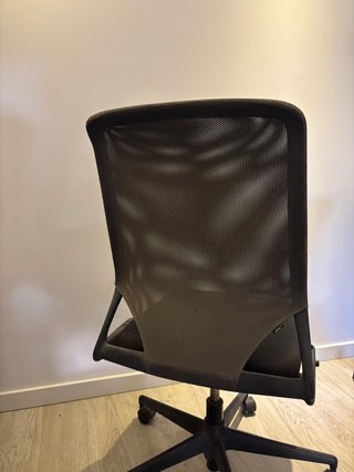 Silla de oficina ergonómica negra