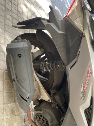 Moto SYM 125 Scooter Negra
