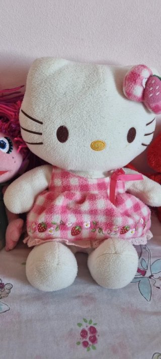 Lote de 4 peluches: Winnie, Abby, Hello Kitty, Elm