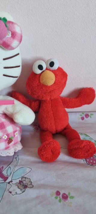 Lote de 4 peluches: Winnie, Abby, Hello Kitty, Elm