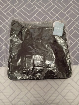 Bolso negro mujer . Bandolera y de mano.