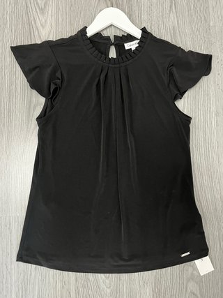 Blusa Calvin Klein negra con etiqueta