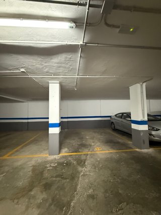 PLAZA DE GARAJE MUY GRANDE