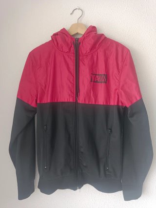 Chaqueta con Capucha Pull&Bear Roja y Negra Talla
