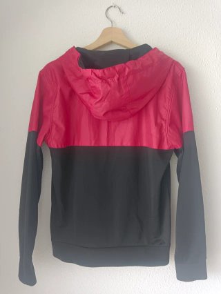 Chaqueta con Capucha Pull&Bear Roja y Negra Talla