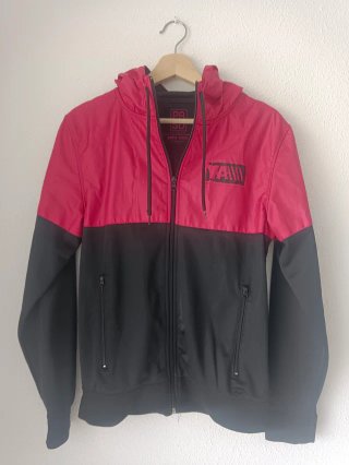 Chaqueta con Capucha Pull&Bear Roja y Negra Talla