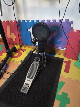 Batería Alesis DM6 + auricular HyperXCloud