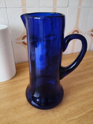Jarra de cristal azul