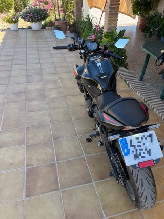 Kawasaki Z650 Negra y Roja