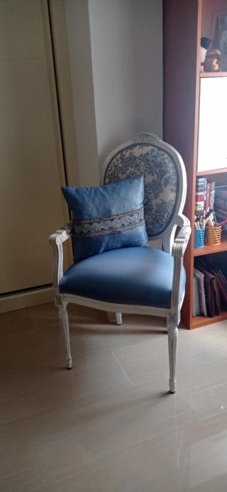 Sillón vintage azul y blanco