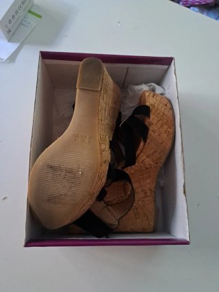 Sandalias de cuña negras y marrones talla 35/36