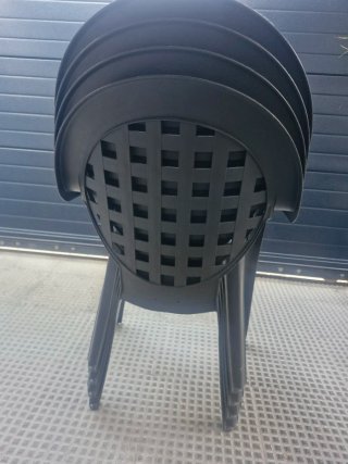 Silla de terraza de resina negra