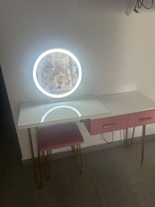Tocador de maquillaje con espejo LED