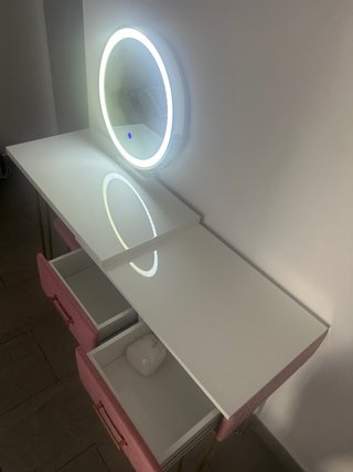 Tocador de maquillaje con espejo LED
