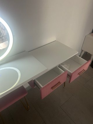 Tocador de maquillaje con espejo LED