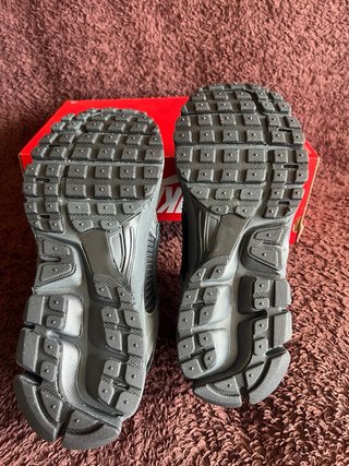 Nike Vomero 5 Zapatillas Negras y Grises