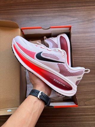 Nike Vomero 18 Talla 42.5