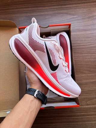 Nike Vomero 18 Talla 42.5