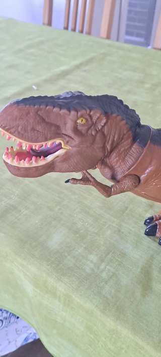 Figura Tiranosaurio Rex con sonido y movimiento