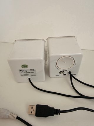 Altavoces Woxter Blancos y Plateados